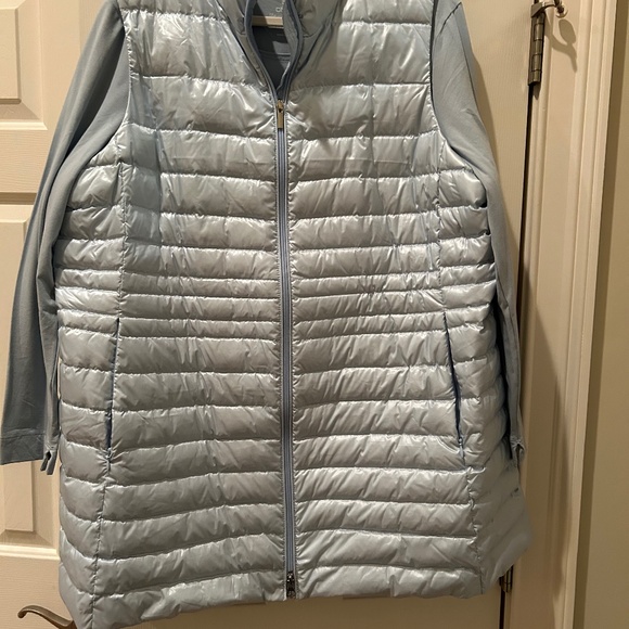 Lands end ice blue puffer vest 1xp and coordinating chicos tee size 3 - Picture 1 of 5